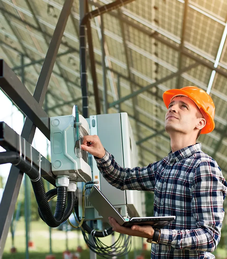 operator-in-helmet-and-with-laptop-at-station-chec SidraEnergySolutions,RenewableEnergySystems,SolarEnergySolutions,AlternativeEnergySolutions